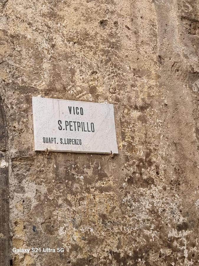 Dint ' O Vico San Petrillo Apartment Наполи Екстериор снимка